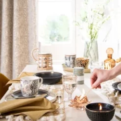 Maisons Du Monde Vaisselle De Noël Assiette Plate En Porcelaine Blanche Et Dorée - Lot De 6 -Assiettes Soldes Magasin assiette plate en porcelaine blanche et doree 1000 7 33 208682 4